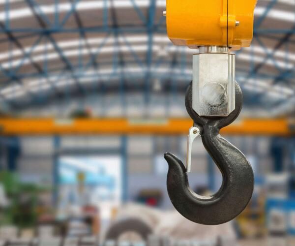 What is the Difference Between Lifting and Rigging Equipment?